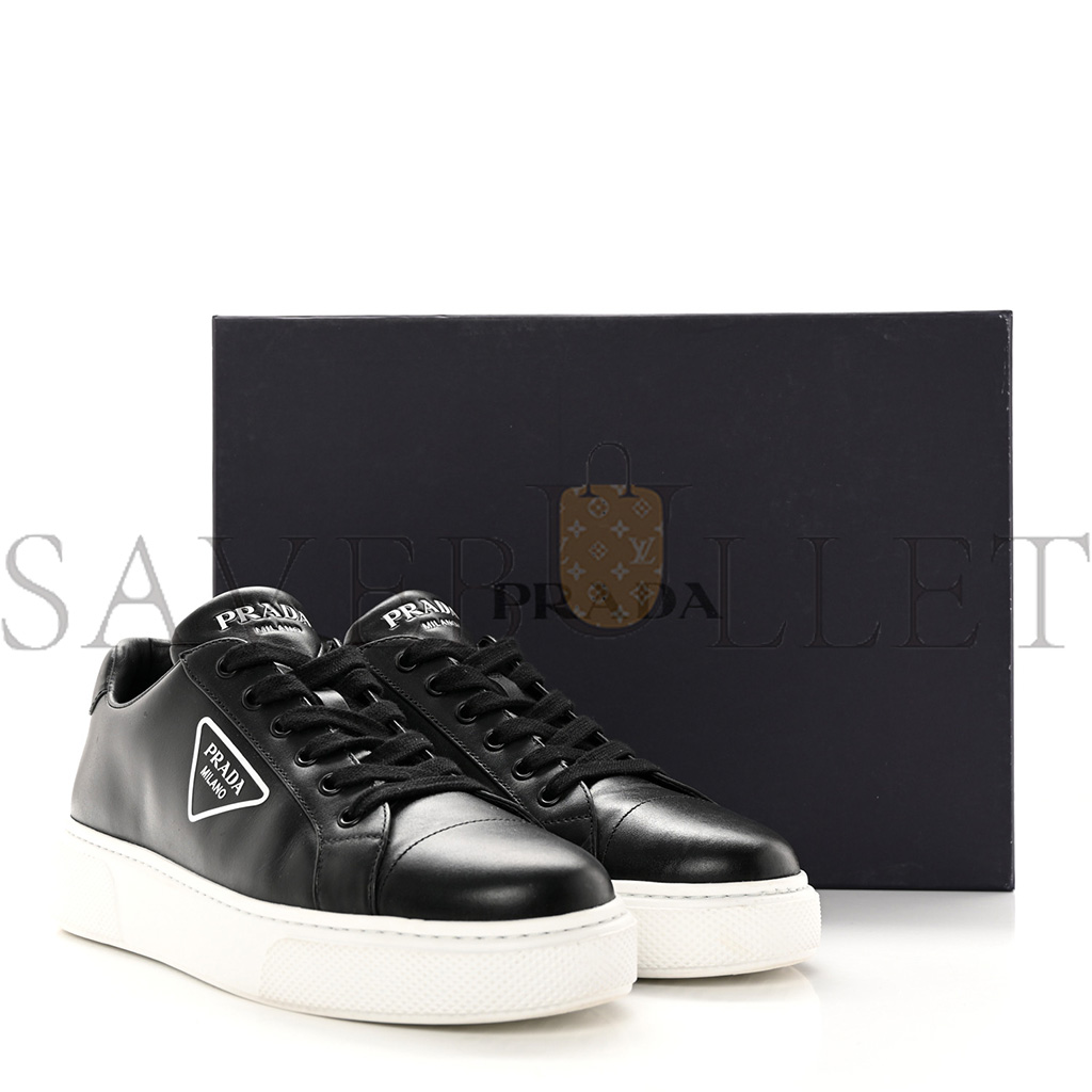 PRADA VITELLO SOFT TRIANGLE LOGO LOW TOP 45MM SNEAKERS 40 BLACK WHITE